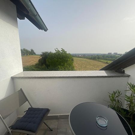 Vila Milka - Balkon - Besplatan Parking - Samostalna Prijava Карловац Экстерьер фото