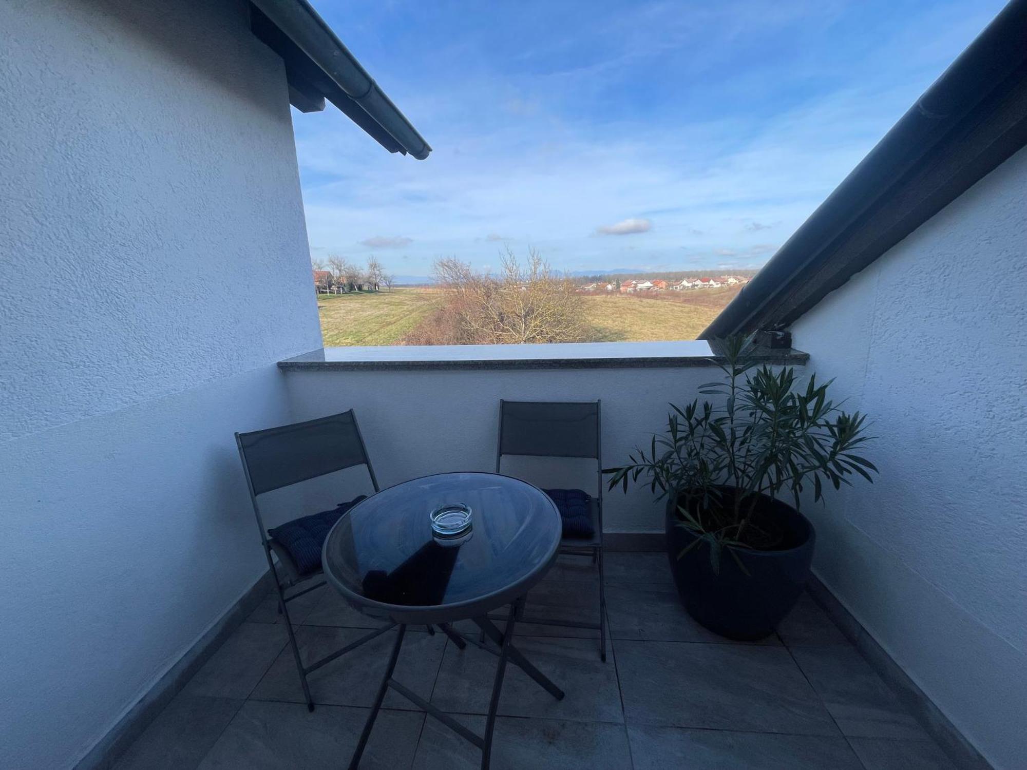 Vila Milka - Balkon - Besplatan Parking - Samostalna Prijava Карловац Экстерьер фото